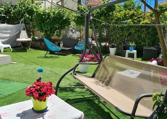 Deluxe Goya זאדאר