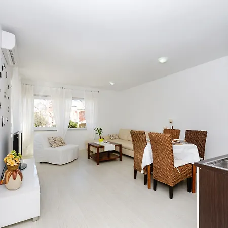 Deluxe Goya Apartment *