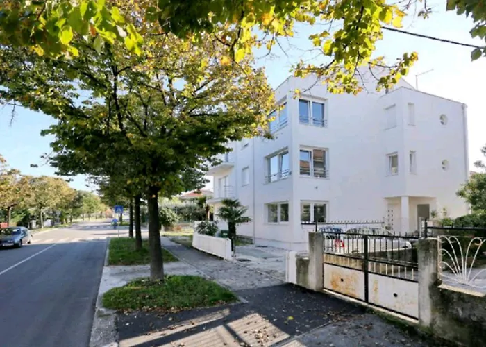 Deluxe Goya Апартаменты *